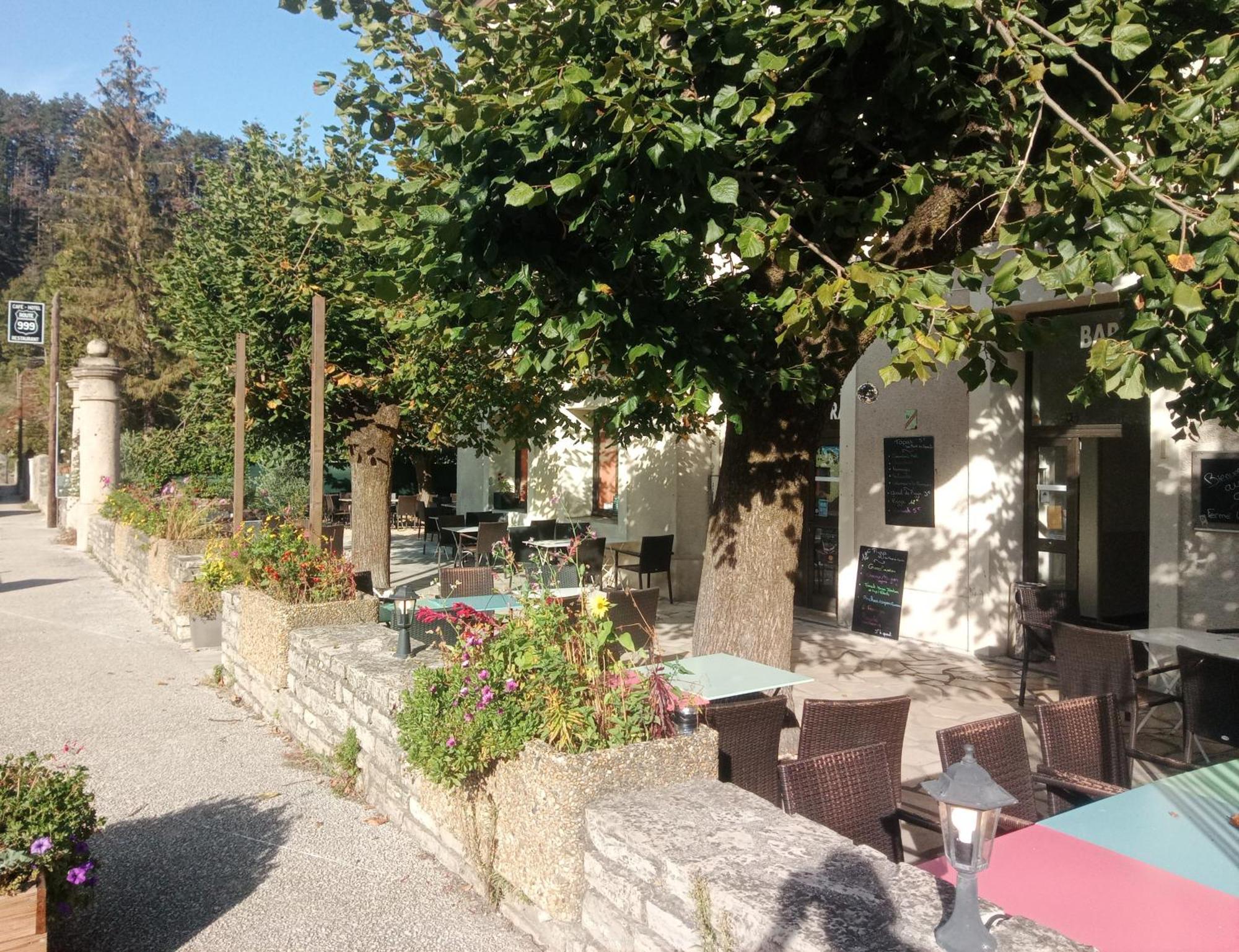 Route 999 Hotel Alzon Exterior photo