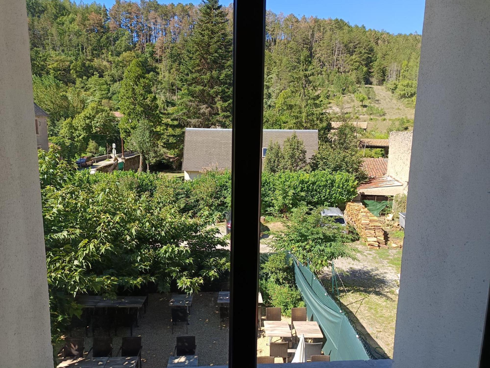 Route 999 Hotel Alzon Exterior photo